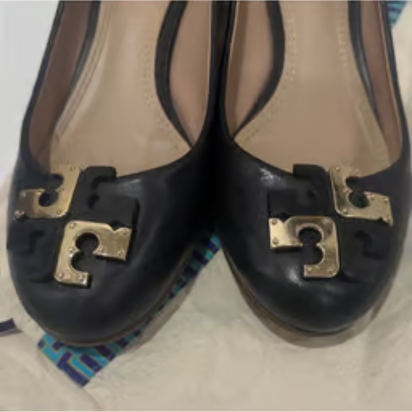 RARE Tory Burch Leather Black Lowell Wedges GOLD Logo - Picture 6 of 6